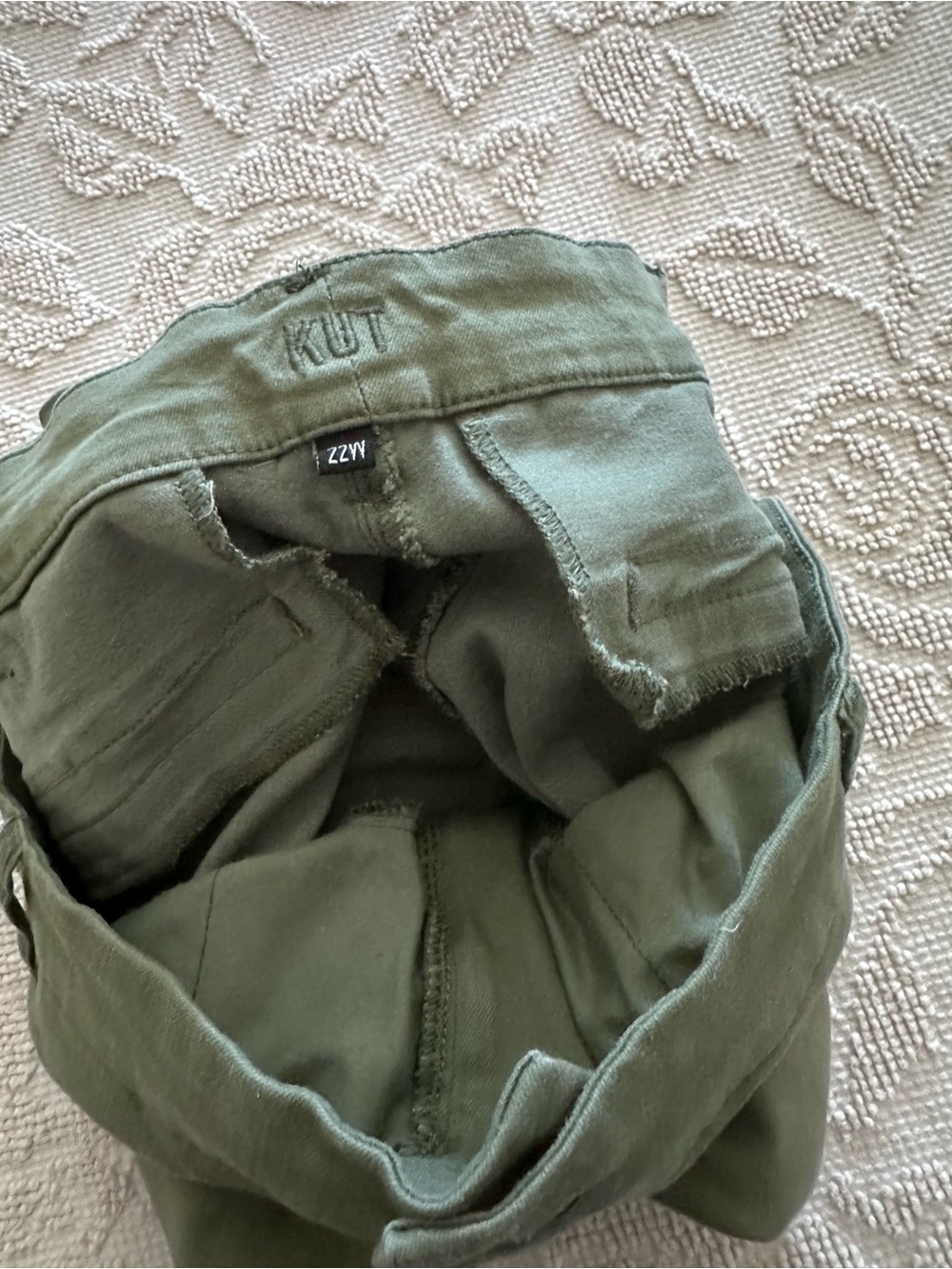 KUT Women’s Earthy Green Chino Trouser Shorts Flat Front Size 22W Regular Fit - Picture 2 of 7